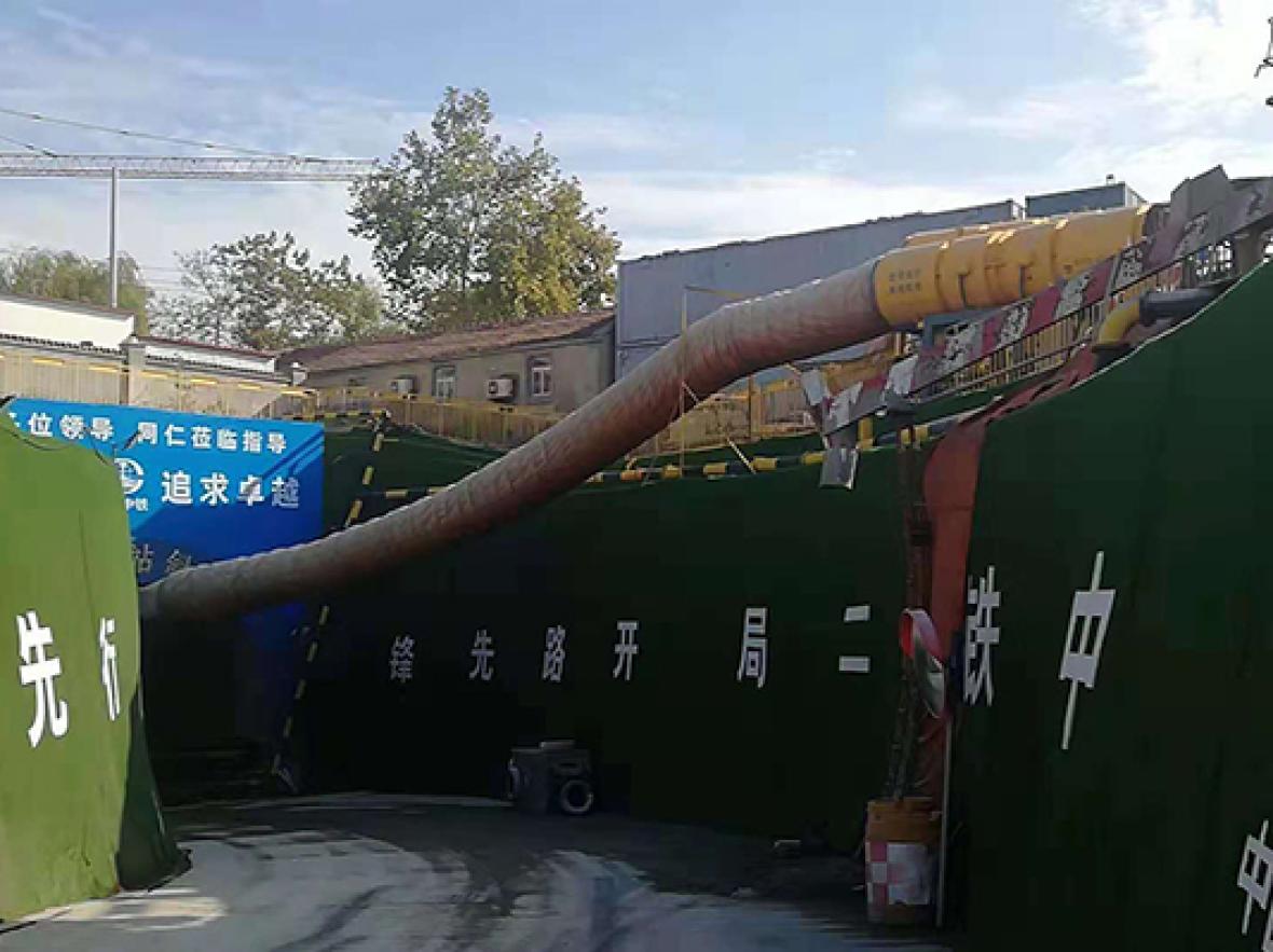 中铁二局青岛地铁1号线施工现场(图1)