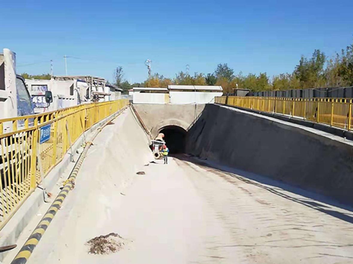 青岛市政公司青岛地铁8号线施工现场(图1)